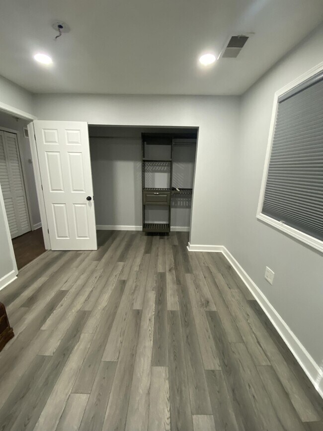Foto del edificio - 4430 Edmund St