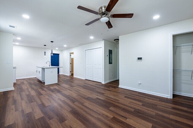 Building Photo - 452 Paines Ave NW