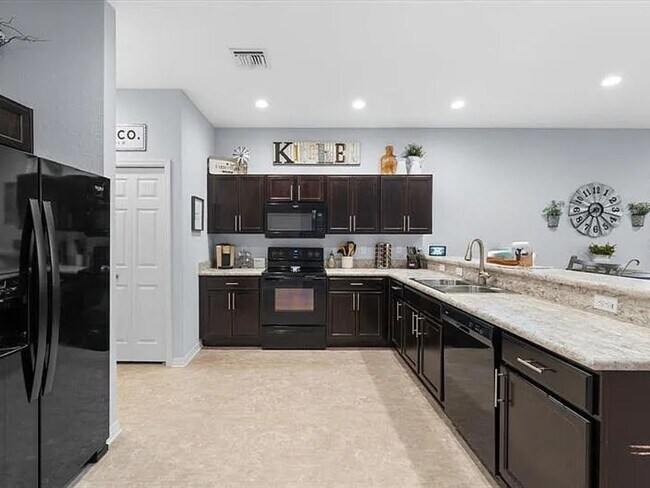 Building Photo - 3 Bedroom Townhome in Sarasota