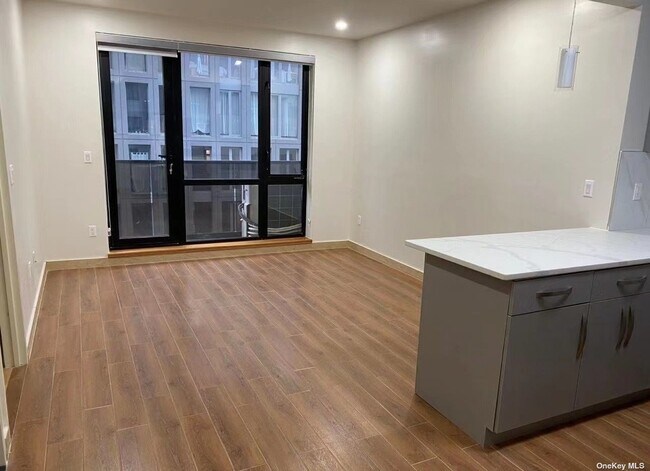 Foto del edificio - 42-22 Crescent St