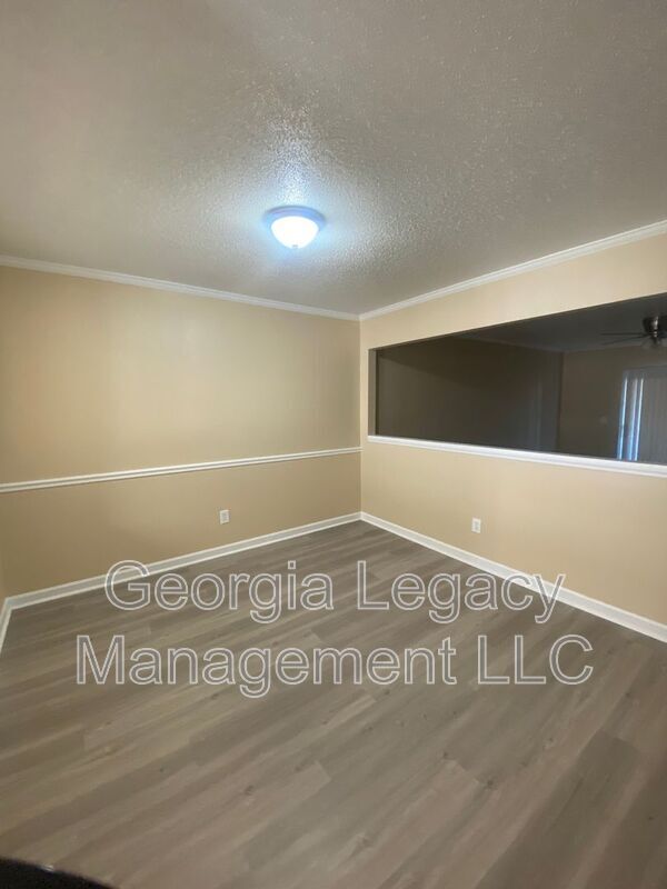 Building Photo - 2505 W Broad St