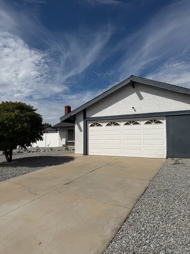 Building Photo - 12325 Leahy Dr