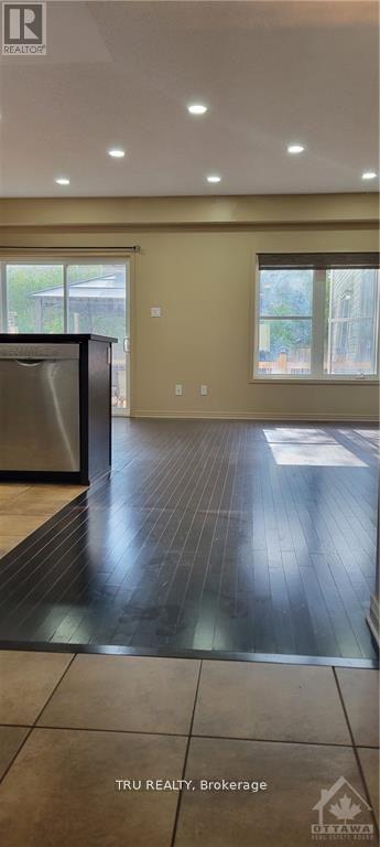 Building Photo - 110 Potts Private