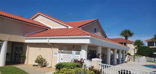 Foto del edificio - 407 Bouchelle Dr