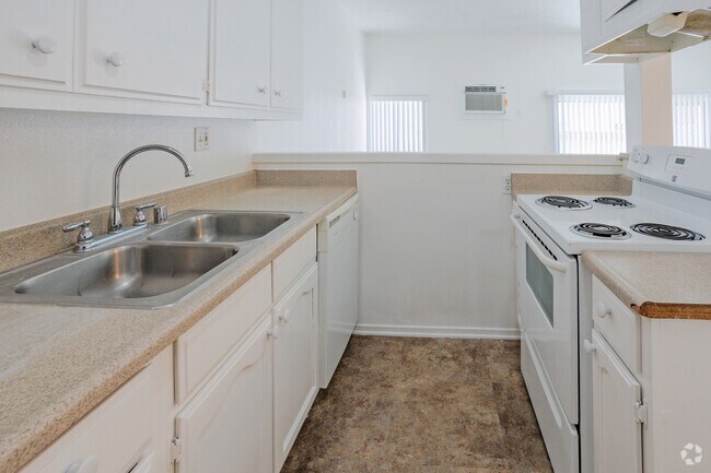 1HAB, 1,5BA - 110 ft² - Cornuta Pines Apartments