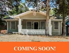 Building Photo - 863 6th St W