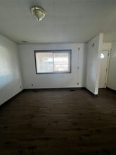 Building Photo - 802-806 Queen Ave SE