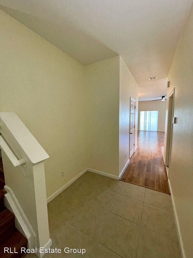 Building Photo - 3 br, 2.5 bath House - 2655 Revolution Str...