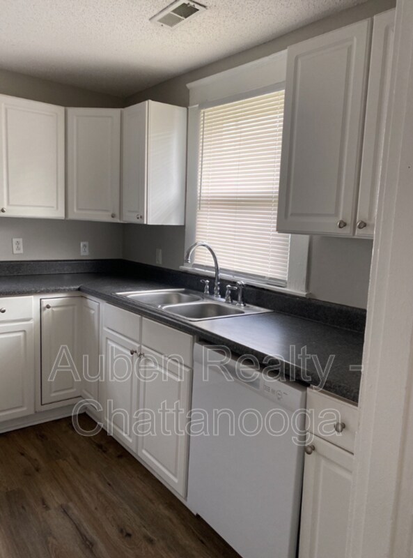Foto del edificio - 2413 Stuart St