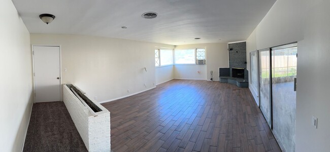Building Photo - Large 4 bedroom / 2 Bathroom Home in Hemet