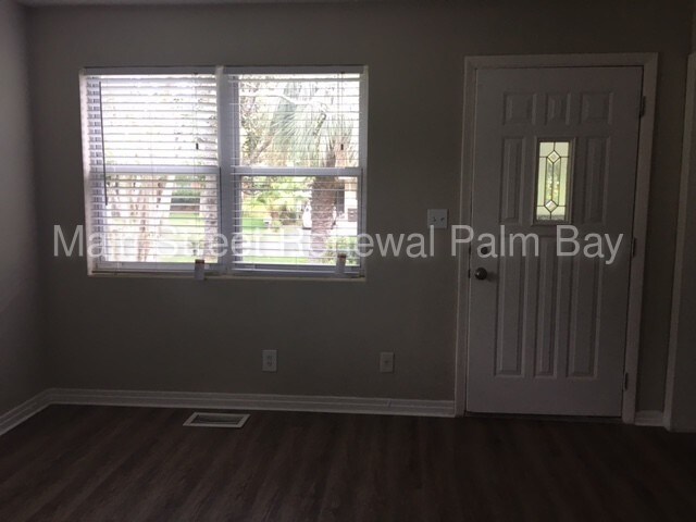 Building Photo - 6418 Ballejo Ct N