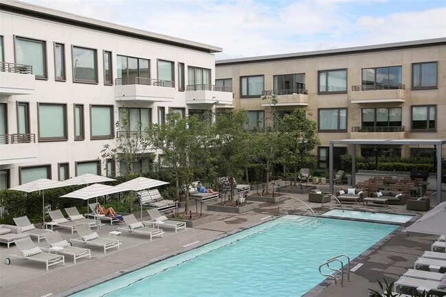 Foto del edificio - 4444 Westheimer Rd