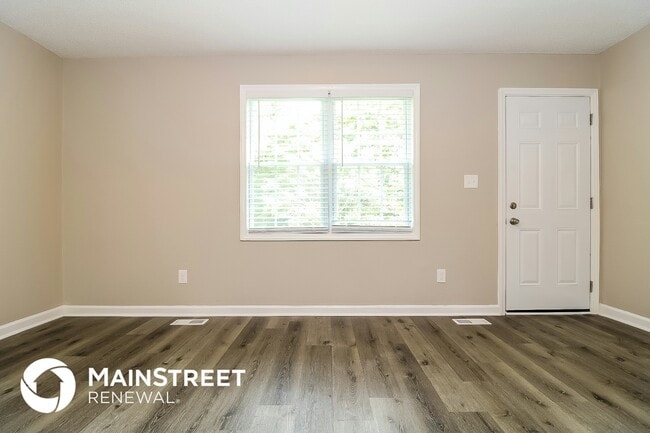 Building Photo - 629 Bullhart Dr