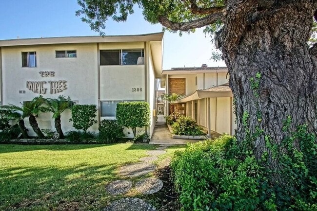 Building Photo - 1306 Amethyst St