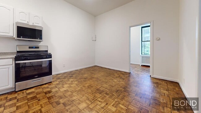Building Photo - 922 Third Avenue