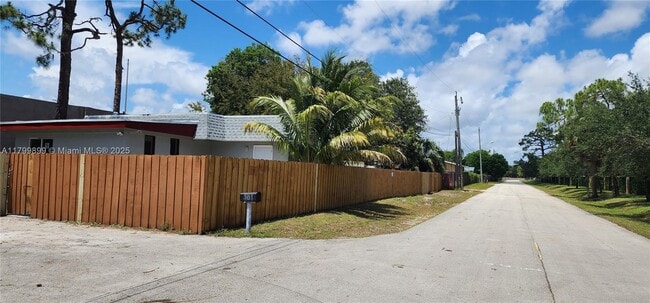 Foto del edificio - 901 SW 13th St