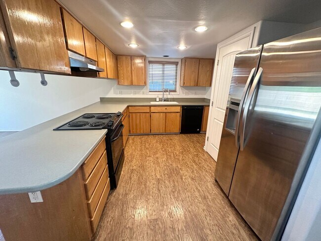 Foto del edificio - 3 Bedroom 2 Bath Hillsboro Home!
