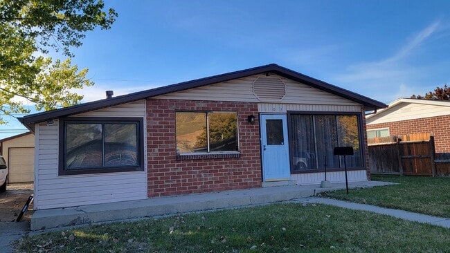 Photo - 1107 Topaz Dr House