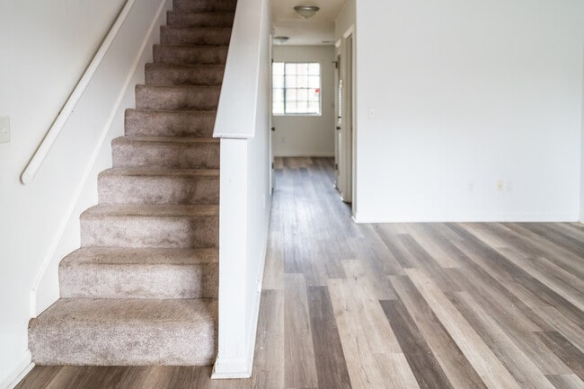 Foto del edificio - 106 Kimeran Ln