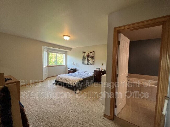 Building Photo - 905 Orchid Pl