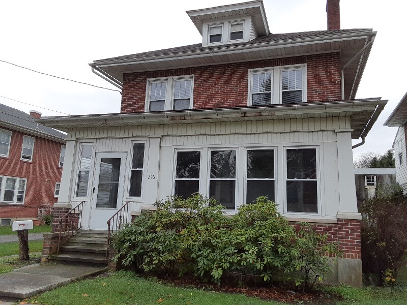 216 E Penn Ave, Robesonia, PA 19551 Townhome Rentals in Robesonia PA