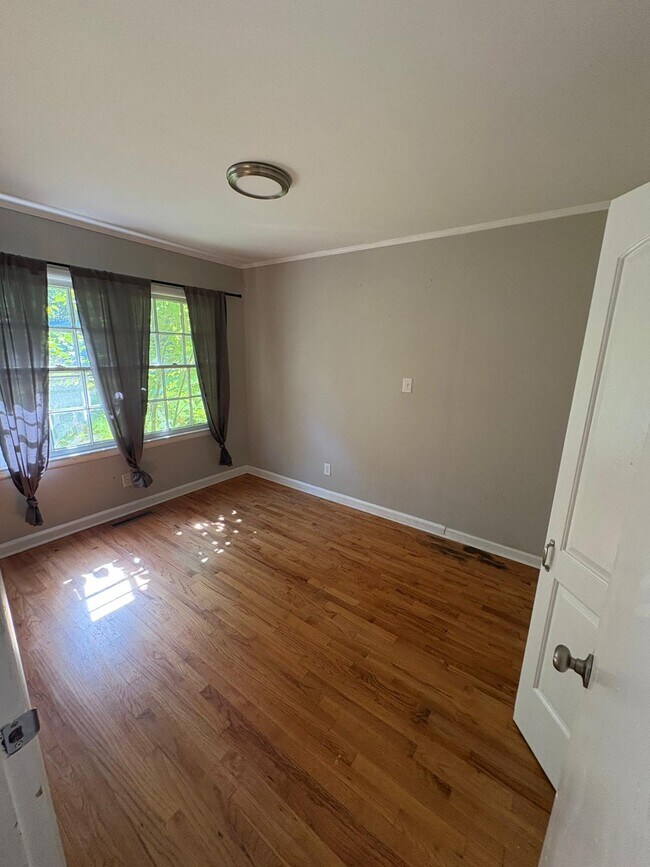 Building Photo - 4322 Fairfax Dr