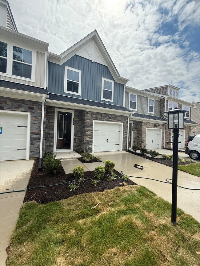 Building Photo - 335 Bree Haven Dr, Glen Allen, VA, 23060