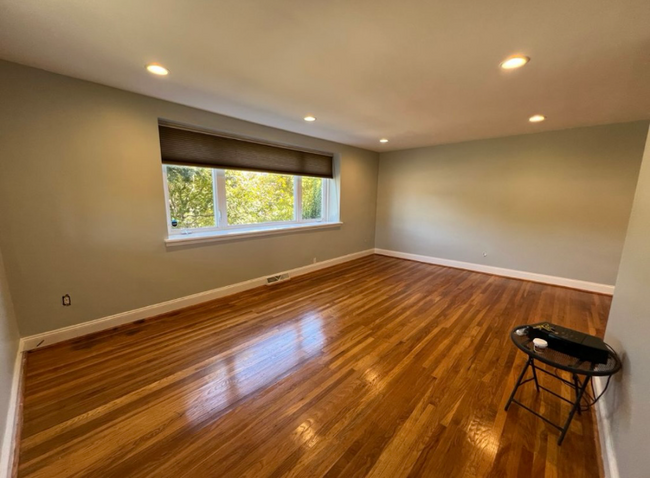 Building Photo - 1700 Fox Chase Rd