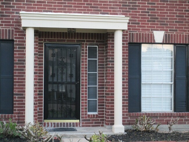 Foto del edificio - 16714 Cheshire Pl Dr
