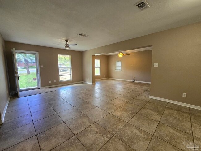 Building Photo - 6202 Fairview Dr