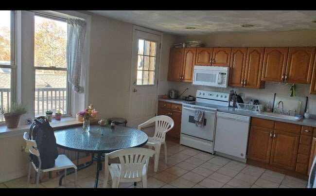 Building Photo - HOT BROOKLINE LISTING!!!!!