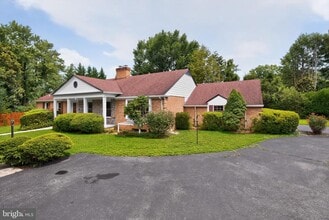 Building Photo - 9612 Annlee Terrace