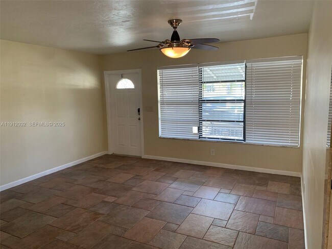 Foto del edificio - 1680 NW 1st Terrace