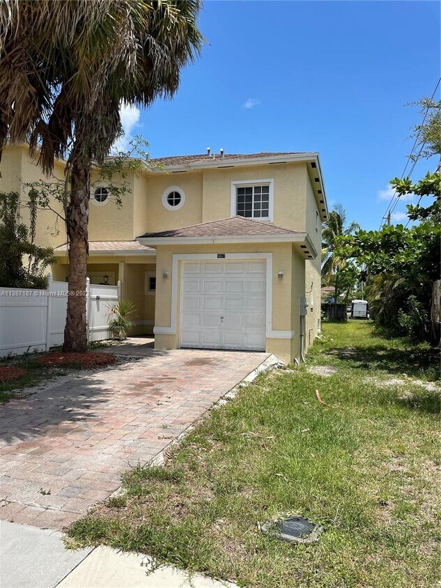 5607 Taylor St, Hollywood, FL 33021 Townhouse for Rent in Hollywood
