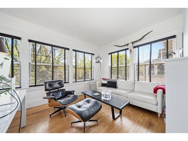Foto del edificio - 1768 Fremont Ave S