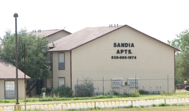 Sandia Apartments Dilley Tx Building Sandia Apartments