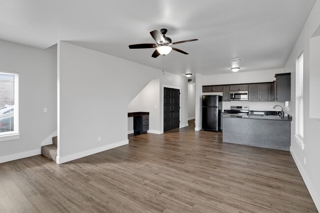 Building Photo - 3022 E 4th Ave