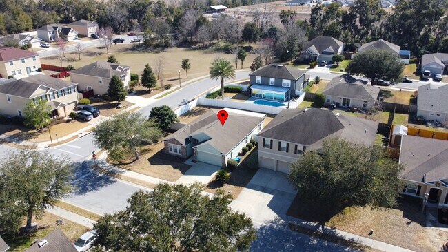 Foto del edificio - FOR RENT in Newberry 4 Bed, 2 bath corner home