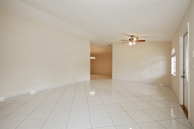 Building Photo - 16440 SW 144th Ave