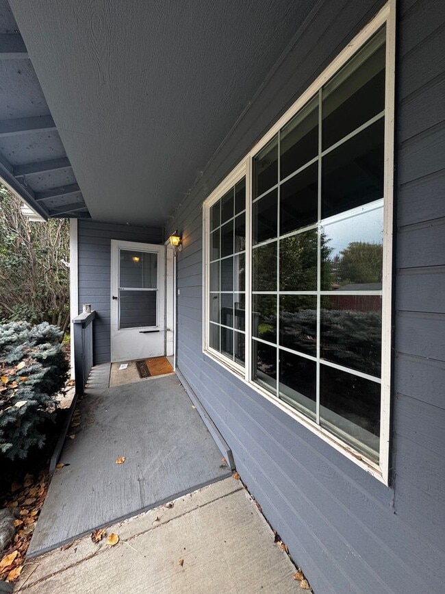 Building Photo - 2203 N Abbey Glen Ct