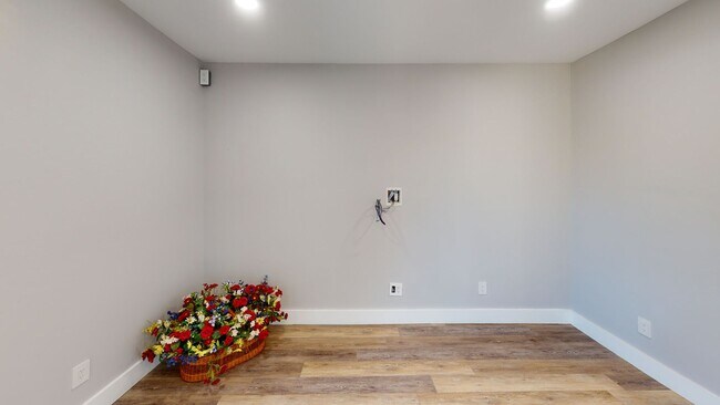 Foto del edificio - 1319 Forest Ave