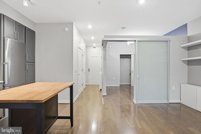 Foto del edificio - 1320 Fenwick Ln