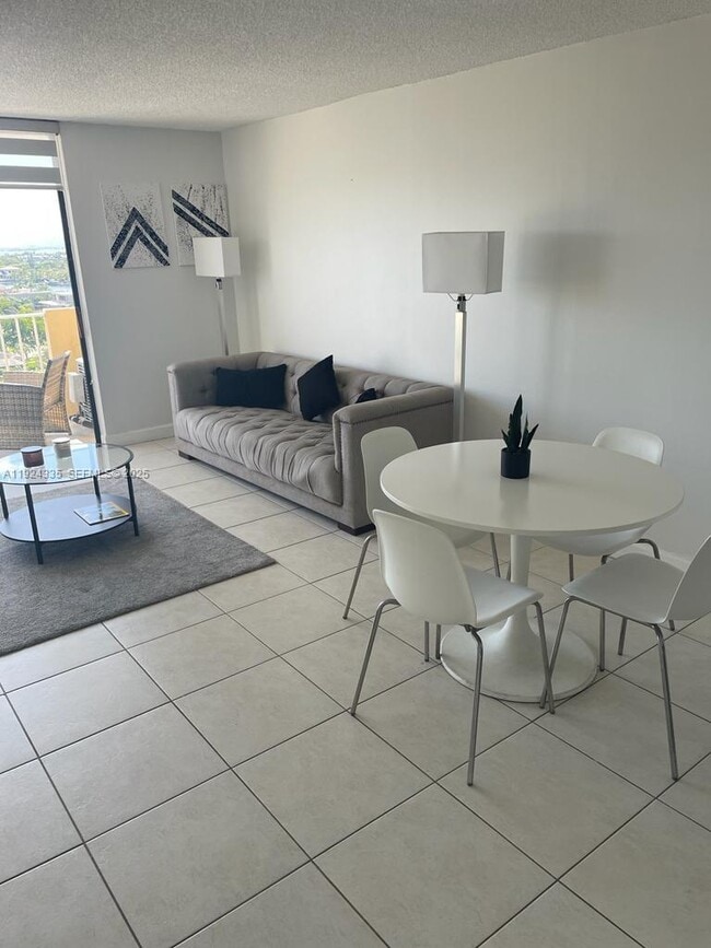 Building Photo - 2350 NE 135th St