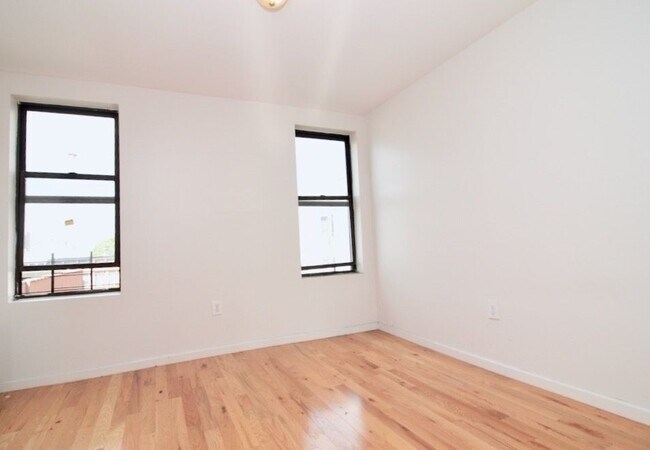 Building Photo - 15 E 128th St