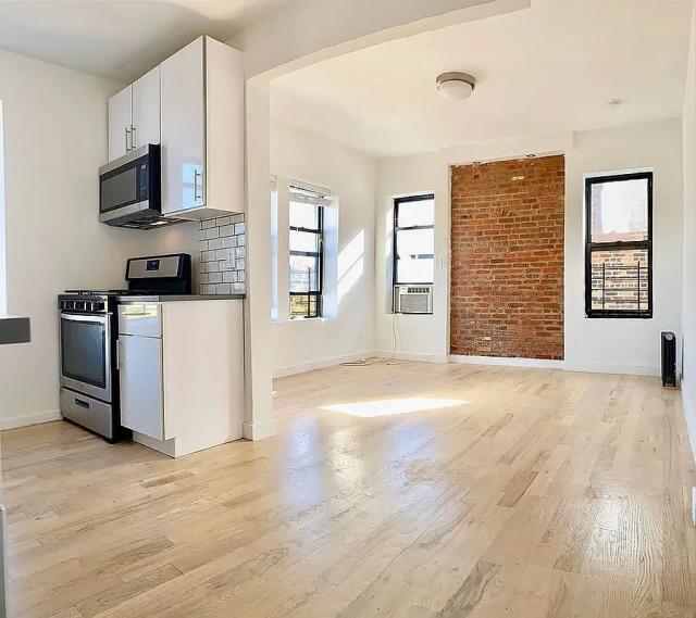 Foto principal - 3 bedroom in BROOKLYN NY 11226