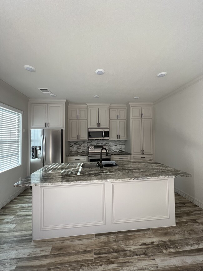 Building Photo - 2407 Appian Way