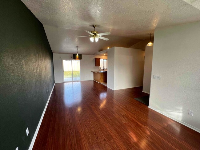 Building Photo - 2718 Bobcat Dr