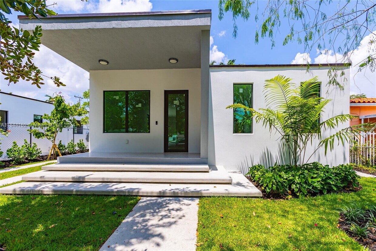 Primary Photo - 180 SW 38th Ct