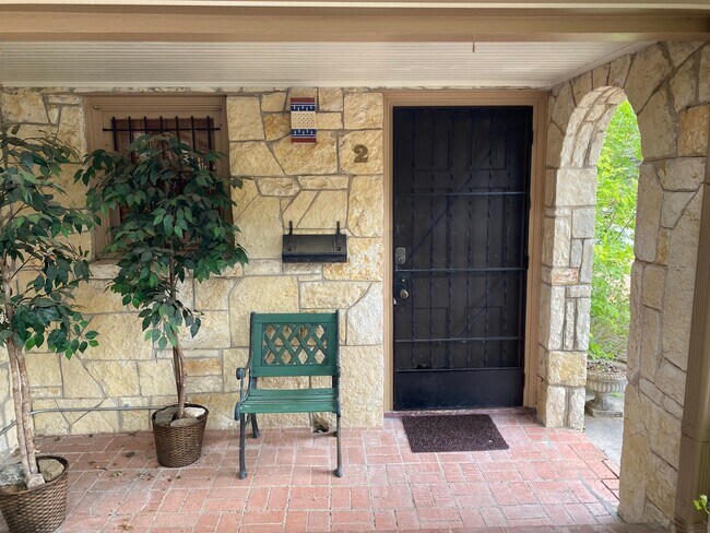 Foto del edificio - 910 Nacogdoches Rd