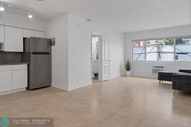 Building Photo - 3349 NE 33rd St